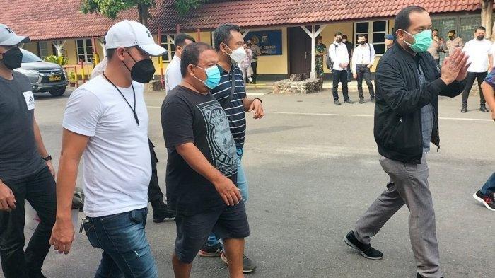 Bupati Langkat Pakai Celana Pendek Saat Digelandang ke Kantor Polisi