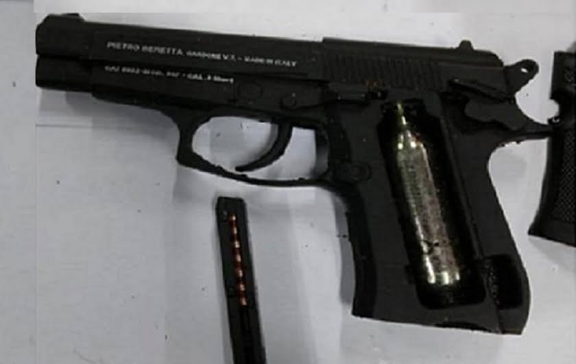 Polisi Amankan Dept Collector Bawa Airsoft Gun dan Alat Kejut