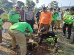 Sambut HUT Kemerdekaan RI, Kecamatan Cibinong Tanam Pohon