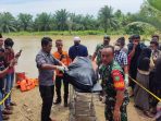 Tim SAR Evakuasi Mayat Di Krueng Arakundo Aceh Timur