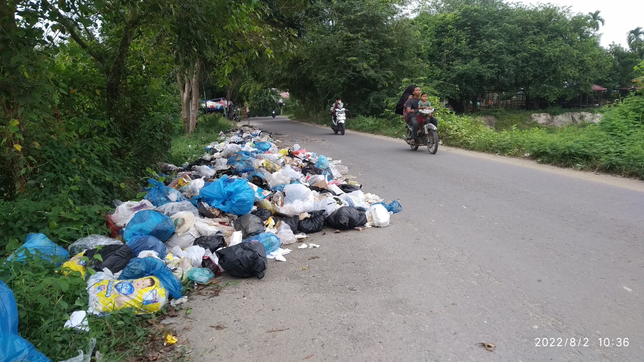 Tumpukan sampah di Gampong Teungoh, Kecamatan Langsa Kota, Pemko Langsa, Provinsi Aceh, tepatnya di di Jalan menuju Gampong (Desa) Meurandeh, Langsa Lama, Selasa (282022)