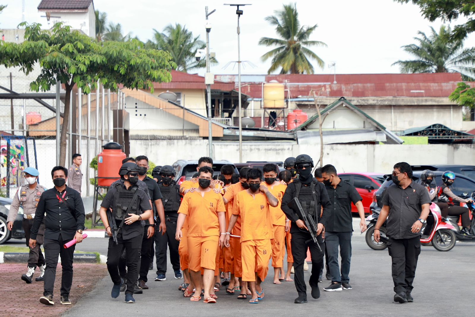 Polisi Gulung 16 Komplotan Narkoba, Ratusan Kg Sabu Disita