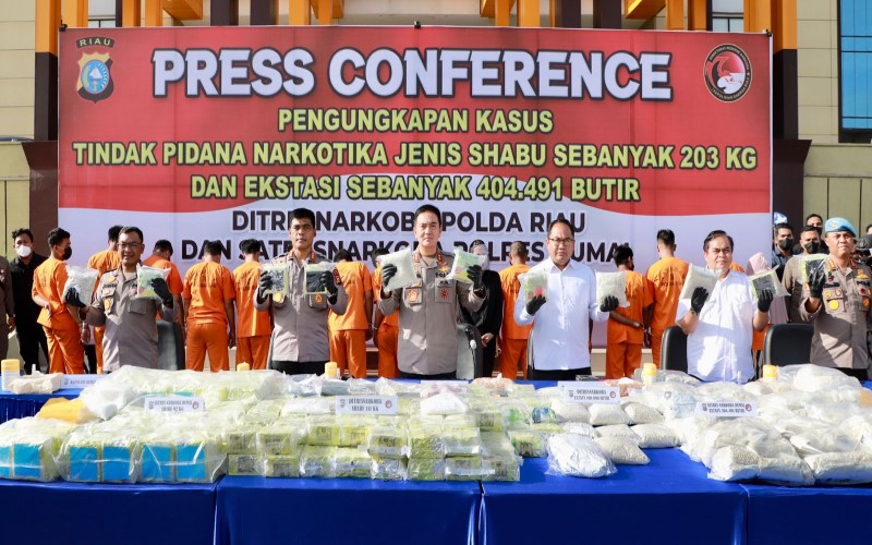 Polisi Gulung 16 Komplotan Narkoba, Ratusan Kg Sabu Disita