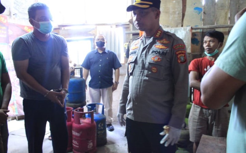 Polisi Bongkar Praktik Pengoplosan Gas Elpiji Di Teluk Naga Tangerang Kota