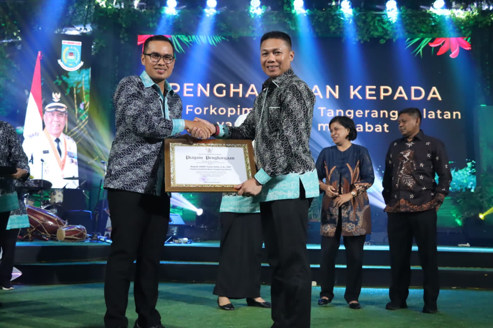 Kapolres Tangerang Selatan Menerima Penghargaan