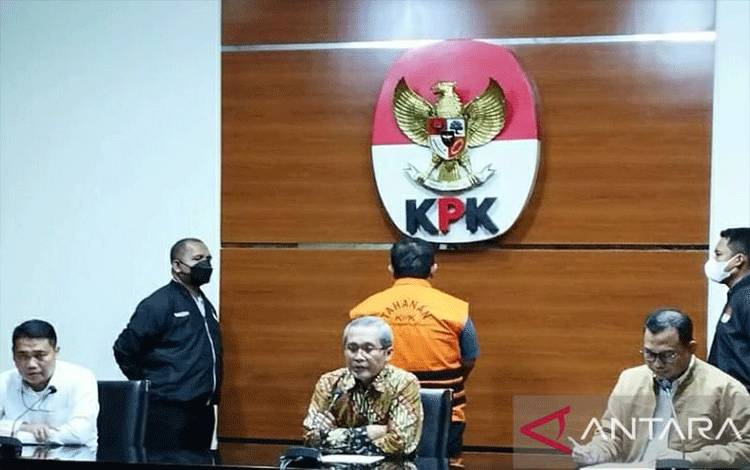 KPK Periksa Aset Gubernur Papua