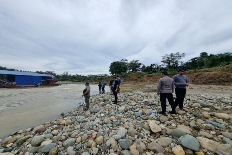 tujuh WNA yang diduga melakukan tindak pidana Minerba