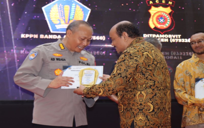 KPPN 30 Satker Polda Aceh Terima Penghargaan IKPA Terbaik