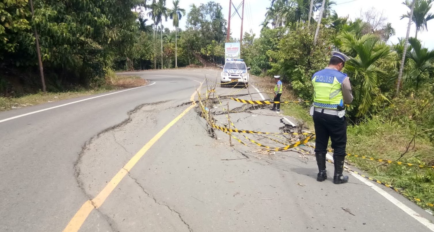 Bireuen-Takengon Hati-hati, Ada Jalan Terbelah di Lintasan Bireuen–Takengon