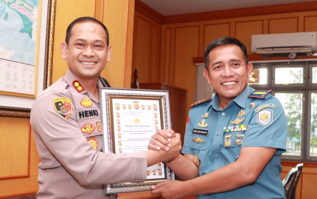 Perkuat Sinergitas TNI-Polri, Kapolres Lhokseumawe Kunjungi Lanal Lhokseumawe Perkuat Sinergitas TNI-Polri, Kapolres Lhokseumawe Kunjungi Lanal Lhokseumawe