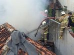 Hujan Deras Padamkan Kebakaran di Kelurahan Petojo Selatan Hujan Deras Padamkan Kebakaran di Kelurahan Petojo Selatan
