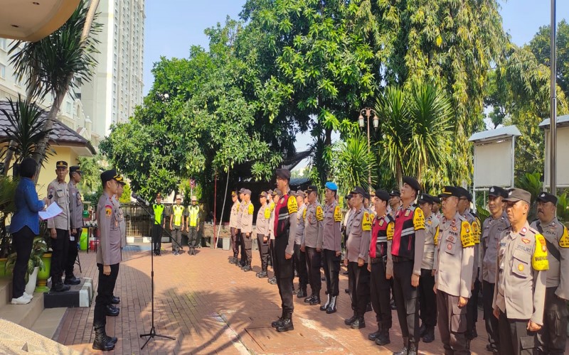 Jelang Ramadhan, Polsek Tanjung Duren Gelar Apel Kesiapan Polisi RW