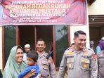 Kapolres Aceh Utara Serahkan Rumah Layak Huni untuk Remaja Lumpuh Kapolres Aceh Utara Serahkan Rumah Layak Huni untuk Remaja Lumpuh
