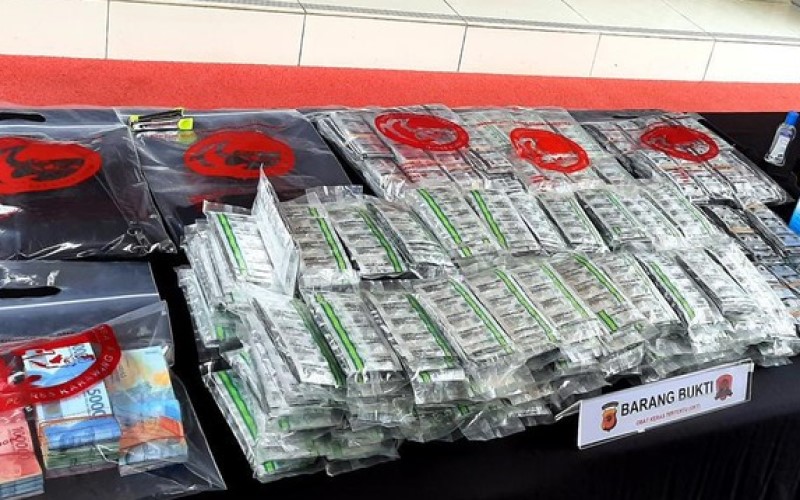 Polisi Bongkar Sindikat Peredaran Obat Keras Milik Warga Aceh di Karawang