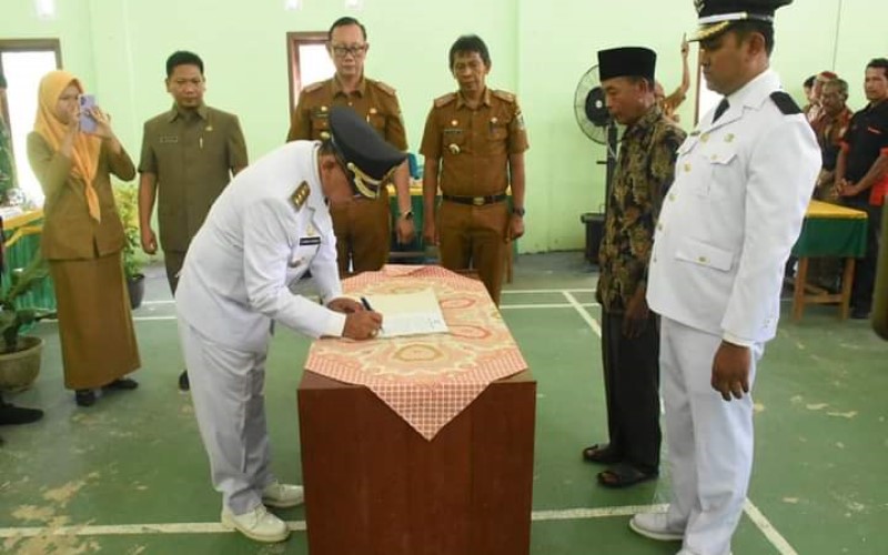 Bupati Lamtim Beri Sambutan Diacara Pelantikan Kedes Bupati Lamtim Beri Sambutan Diacara Pelantikan Kedes