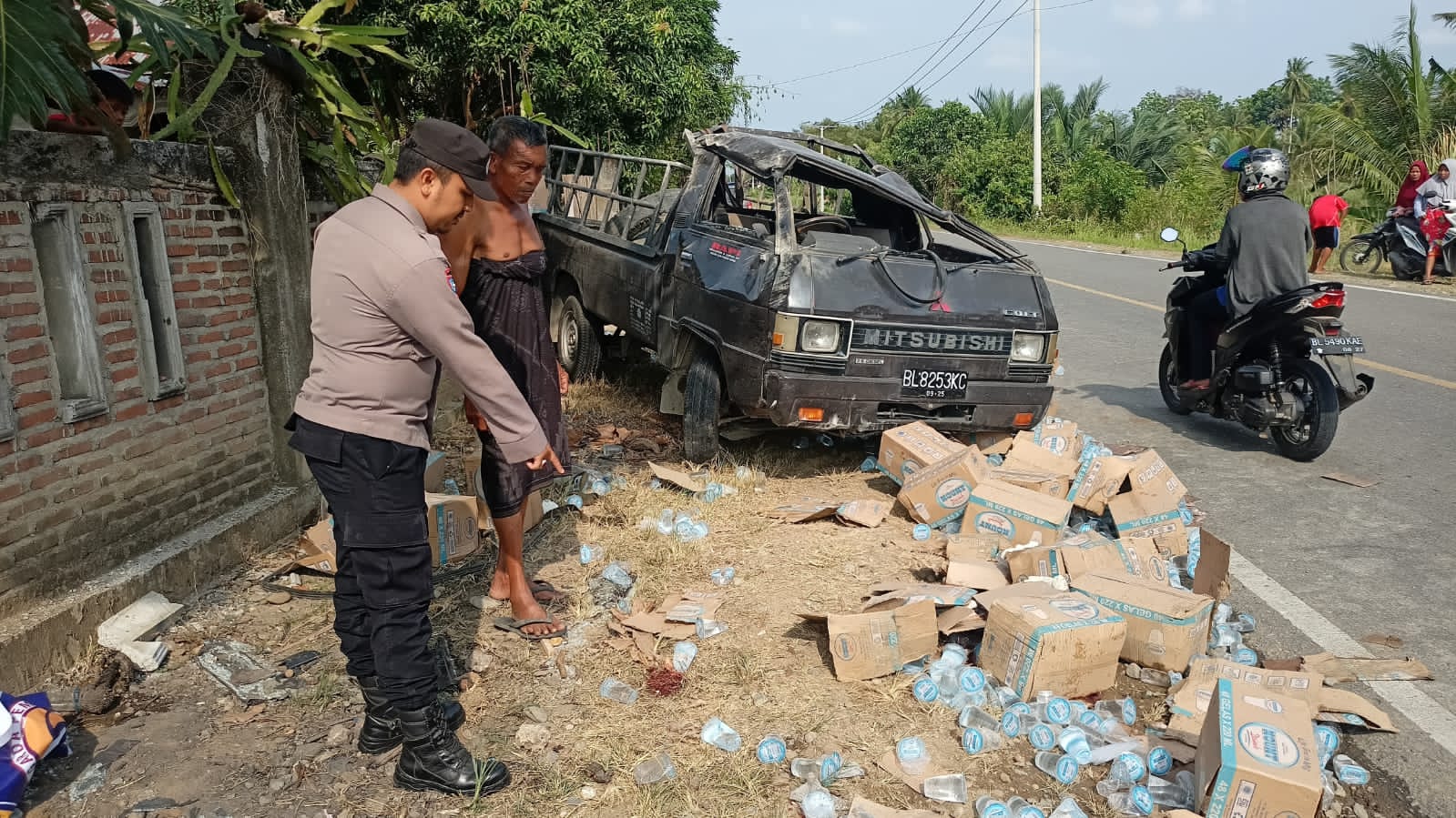 Mobil L300 Pickup Alami Kecelakaan Tunggal di Jalan Elak