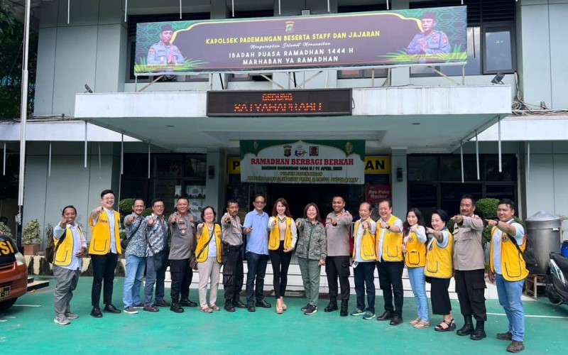 Polsek Pademangan Berkolaborasi Gelar Bakti Sosial Polsek Pademangan Berkolaborasi Gelar Bakti Sosial