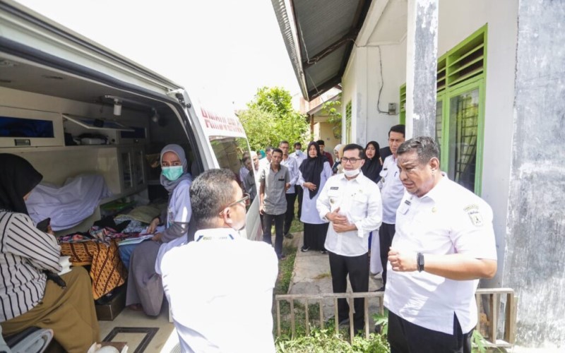 Pemko Banda Aceh Bawa Warga yang Sakit Ke RSUD Meuraxa Pemko Banda Aceh Bawa Warga yang Sakit Ke RSUD Meuraxa