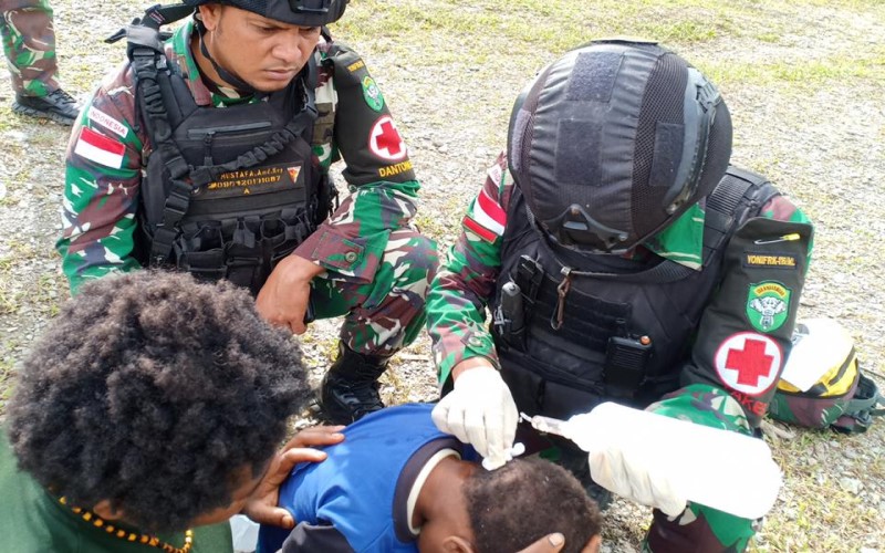 Satgas Yonif Gencar Mencegah Stunting Bagi Anak- Anak Satgas Yonif Gencar Mencegah Stunting Bagi Anak- Anak