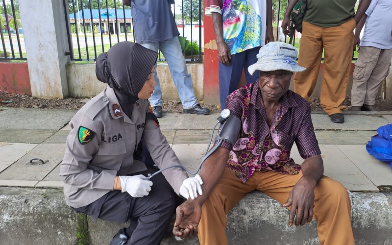 Tim Keladi Sagu Berikan Pengobatan Gratis Kepada Masyarakat