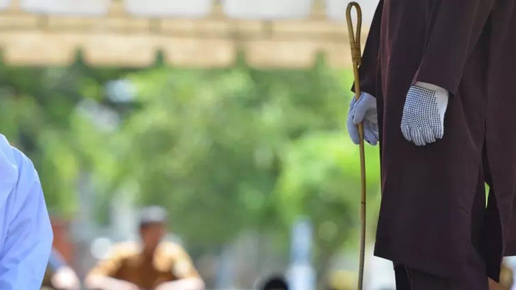 Enam Pelanggaran Syariat Islam di Aceh Dieksekusi Cambuk