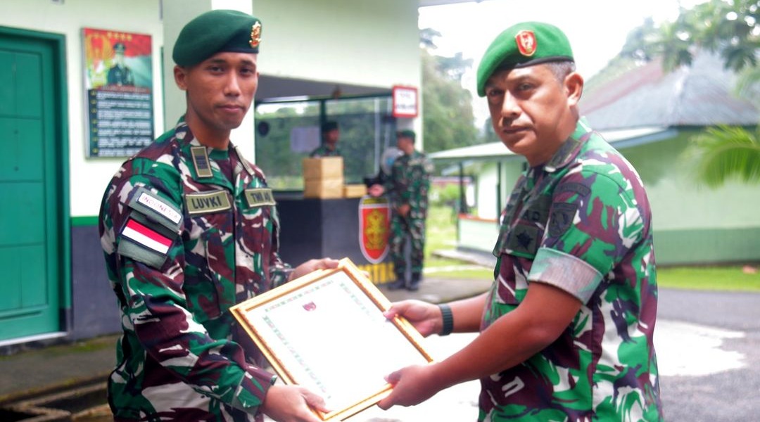 Berhasil Amankan Senapan Serbu, Satgas Yonarmed 1 Kostrad Kembali Raih Penghargaan
