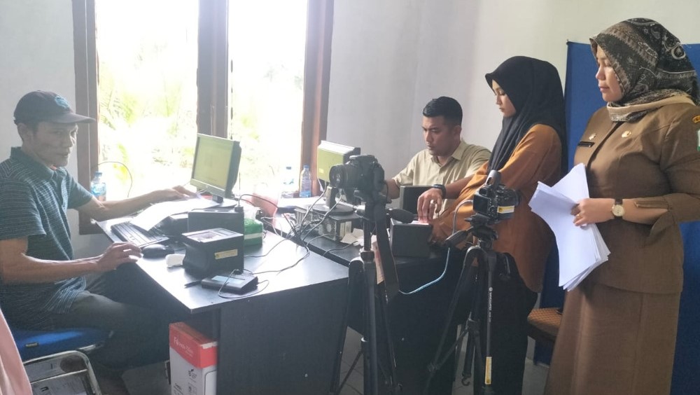 Disdukcapil Aceh Timur Dan BPJS Buka Layanan Ke Gampong