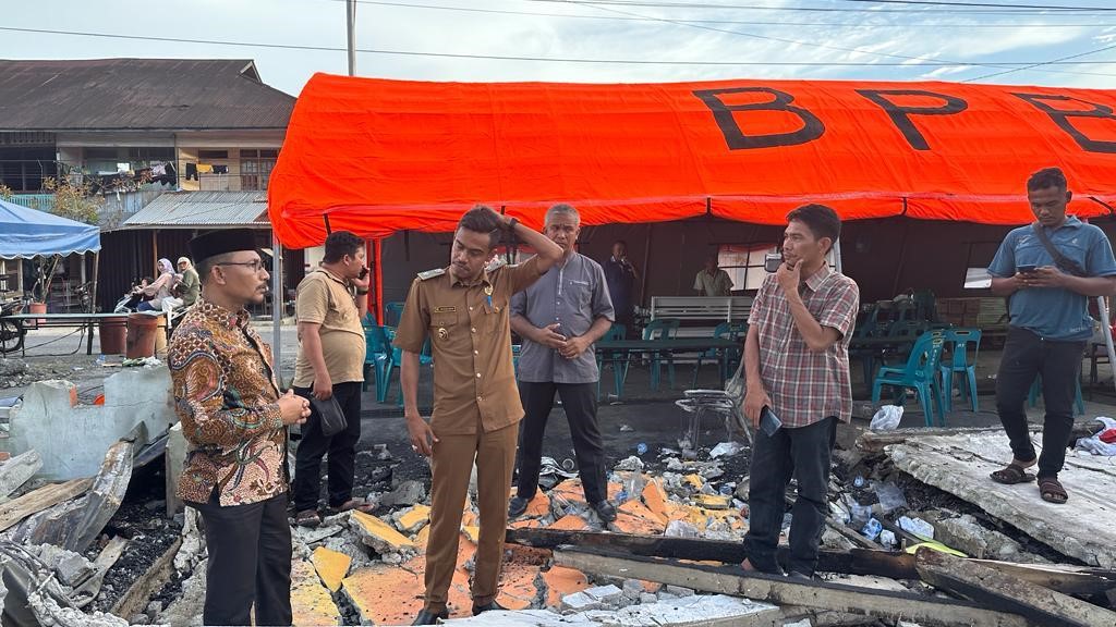 Haji Uma Salurkan Bantuan Untuk Korban Kebakaran di Abdya