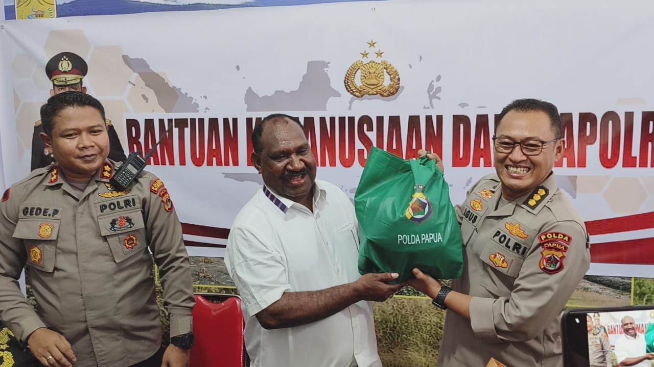 1.500 Jaket dan Sembako dari Kapolri dan Kapolda Diserahkan Untuk Warga Terdampak Cuaca Ekstrem 1.500 Jaket dan Sembako dari Kapolri dan Kapolda Diserahkan Untuk Warga Terdampak Cuaca Ekstrem