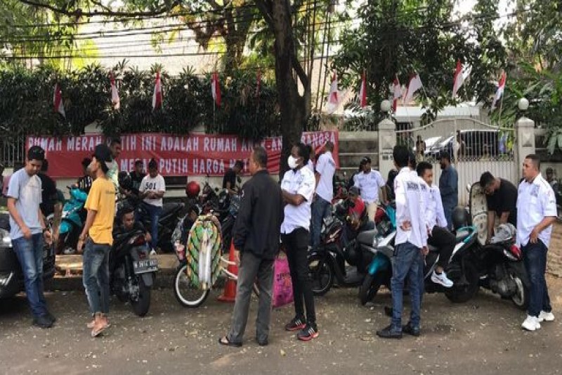 Aksi Penolakan Pengosongan Rumah Guruh Soekarnoputra