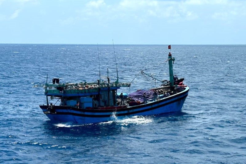Bakamla RI Berhasil Menangkap Kapal Vietnam di Laut Natuna Utara
