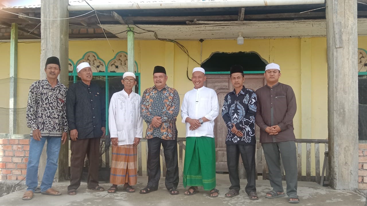 Hasan Basri Harahap Beri Uang Tunai Untuk Pembangunan Masjid An-Nur