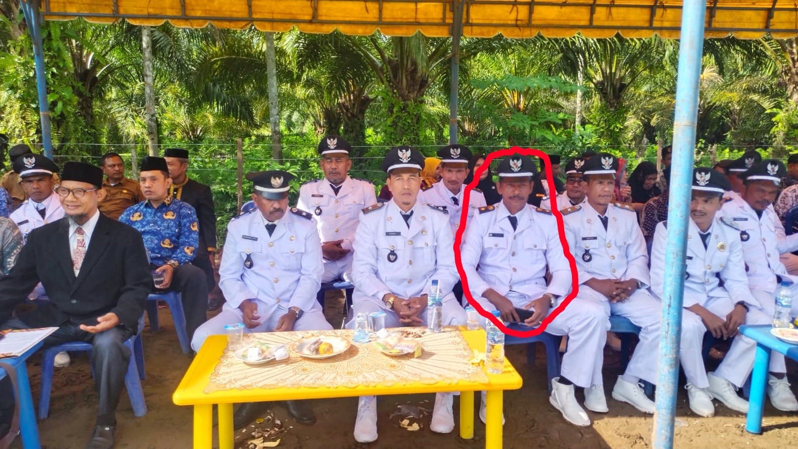 Kades Meninggal Dunia Saat Hormat Bendera di Upacara HUT RI Kades Meninggal Dunia Saat Hormat Bendera di Upacara HUT RI