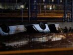 Bus Berisi Turis Jatuh Dari Jalan Layang Italia