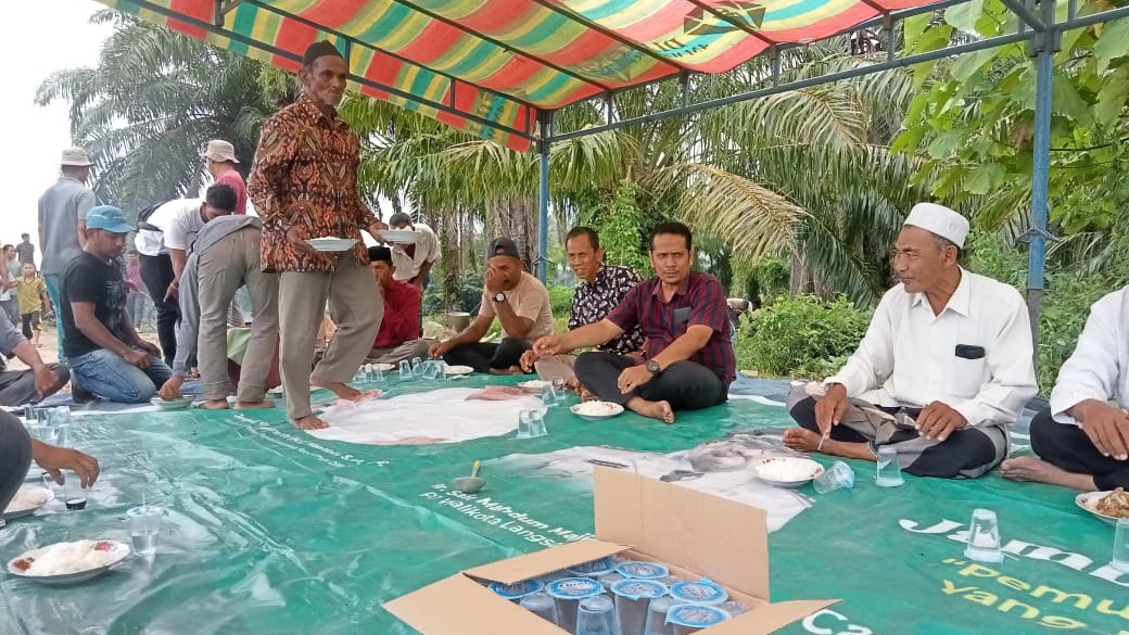 Kelompok KKN Buket Meutuah Ikut Acara Kenduri Blang Kelompok KKN Buket Meutuah Ikut Acara Kenduri Blang