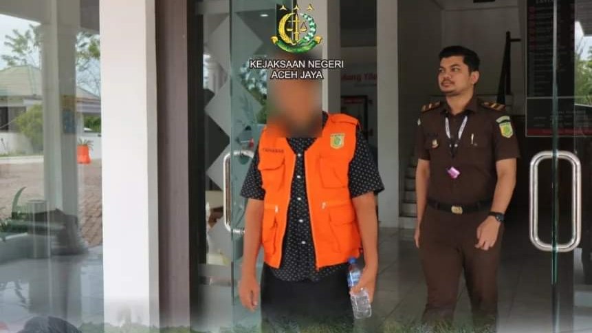 Diduga Terlibat Korupsi Pengadaan Tawas, Eks Direktur BLUD SPAM Tirta Monmata Aceh Jaya Ditahan Jaksa