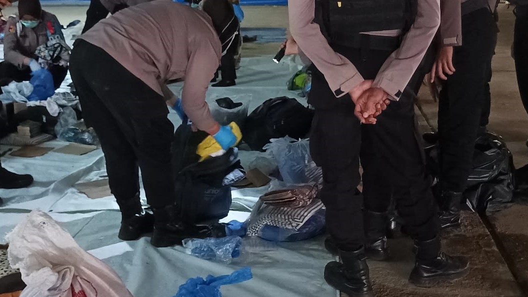 Geledah Barang Bawaan Rohingya, Polisi Temukan Handphone Masih Aktif