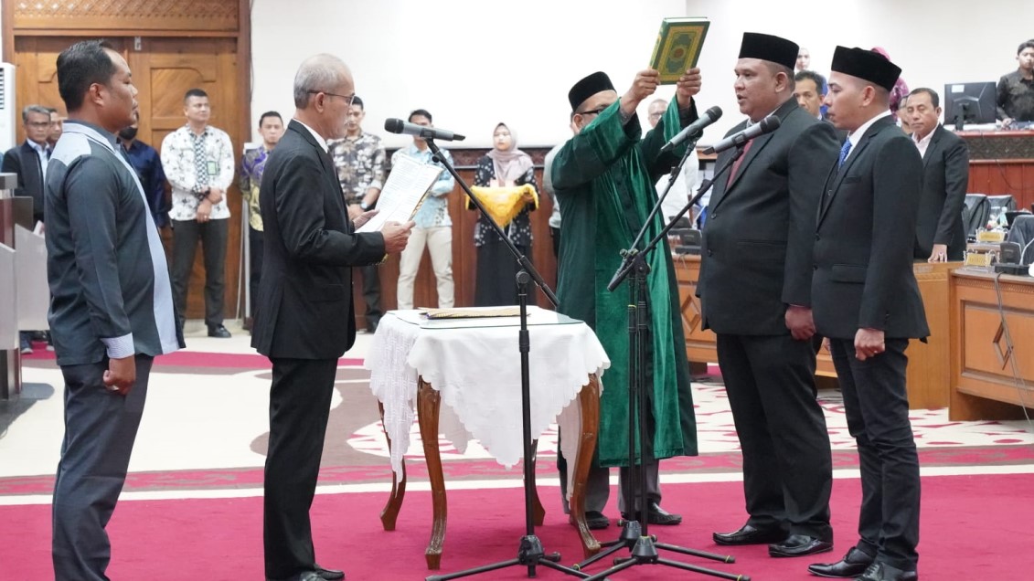 DPR Aceh Lantik Dua Anggota PAW dari Fraksi PA dan PDA, Pang Ucok Bantu Masalah Pembangunan