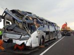 Diduga Ngantuk, Sopir Bus New Shantika Terjun Bebas dari Jalan Tol Pemalang