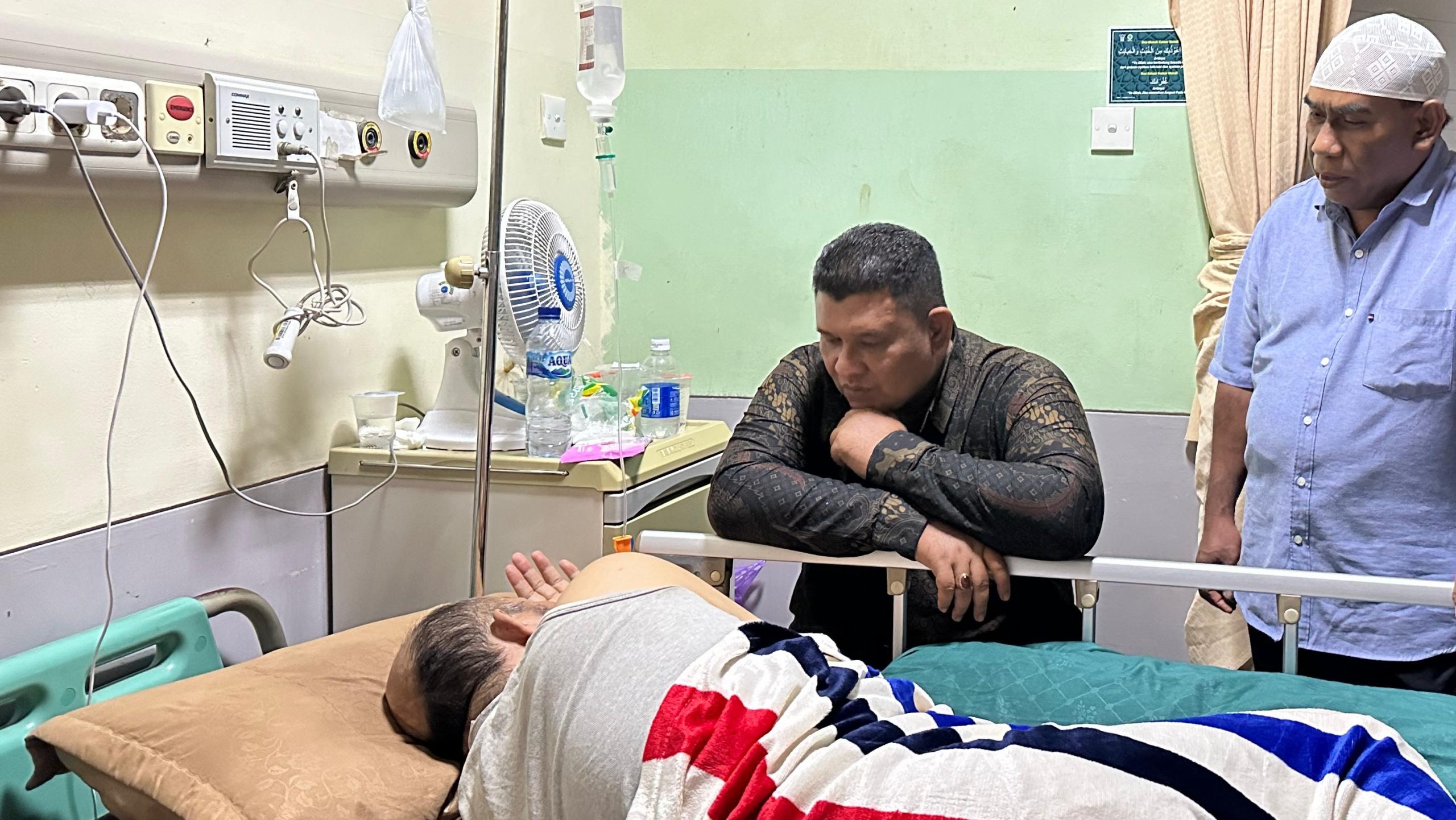 Setelah Dilantik Sebagai PAW Anggota DPR Aceh, Pang Ucok Jenguk Tengku Hasan Mantan Bendahara DPP-PA Setelah Dilantik Sebagai PAW Anggota DPR Aceh, Pang Ucok Jenguk Tengku Hasan Mantan Bendahara DPP-PA