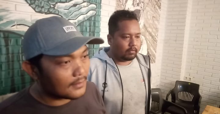Statement kuasa hukumnya Summerson Giawa SH & Helmax Alex Tampubolon saat konferensi pers di Warkop Agam VIP