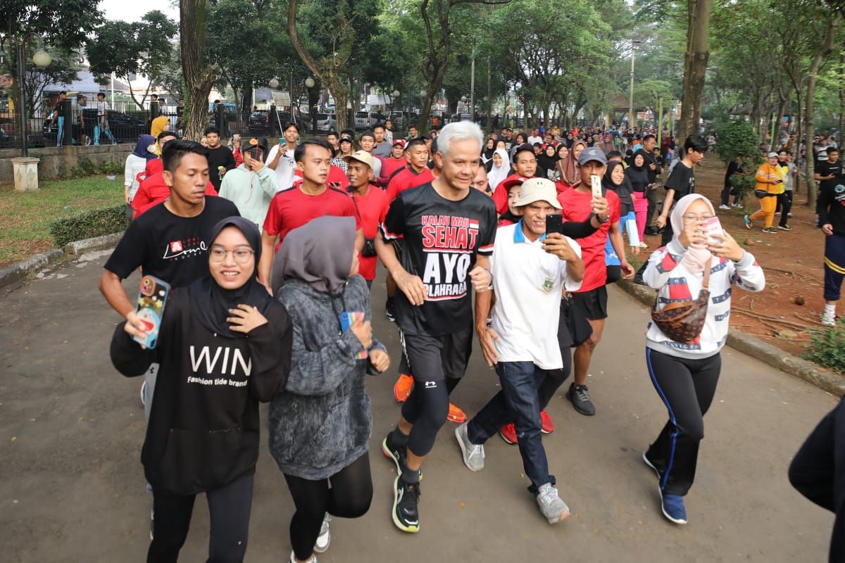 Ganjar Lari Pagi Dan Menyapa Masyarakat Tegal, Jateng