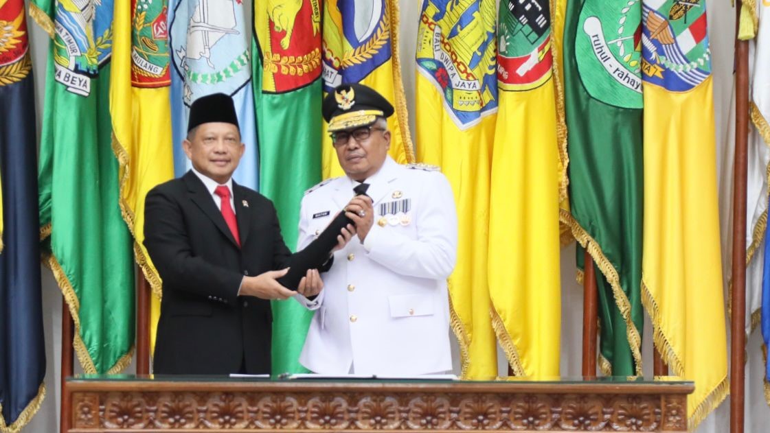 Mendagri Lantik Bustami Hamzah Sebagai Pj Gubernur Aceh Mendagri Lantik Bustami Hamzah Sebagai Pj Gubernur Aceh