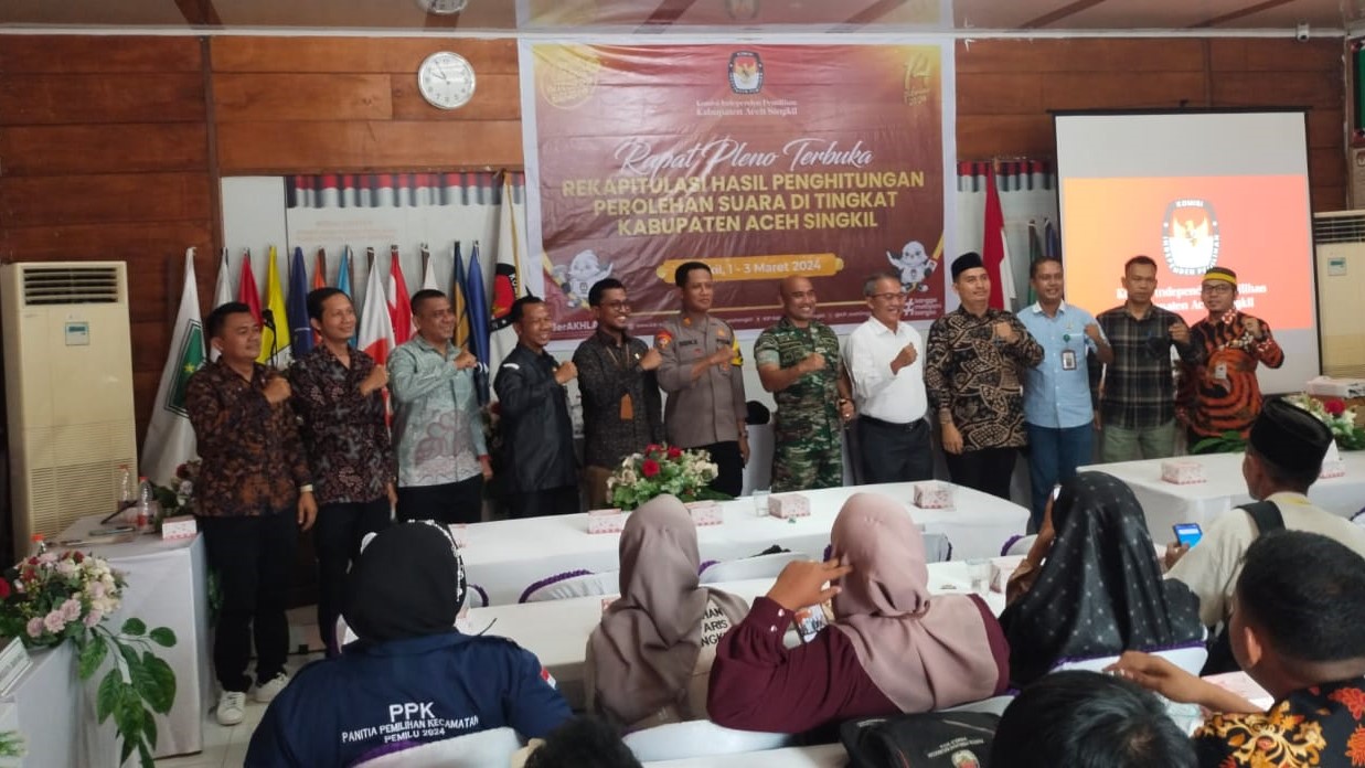 Pj Bupati Aceh Singkil Rekapitulasi Penghitungan Suara Pilsung Seretak Berjalan Lancar