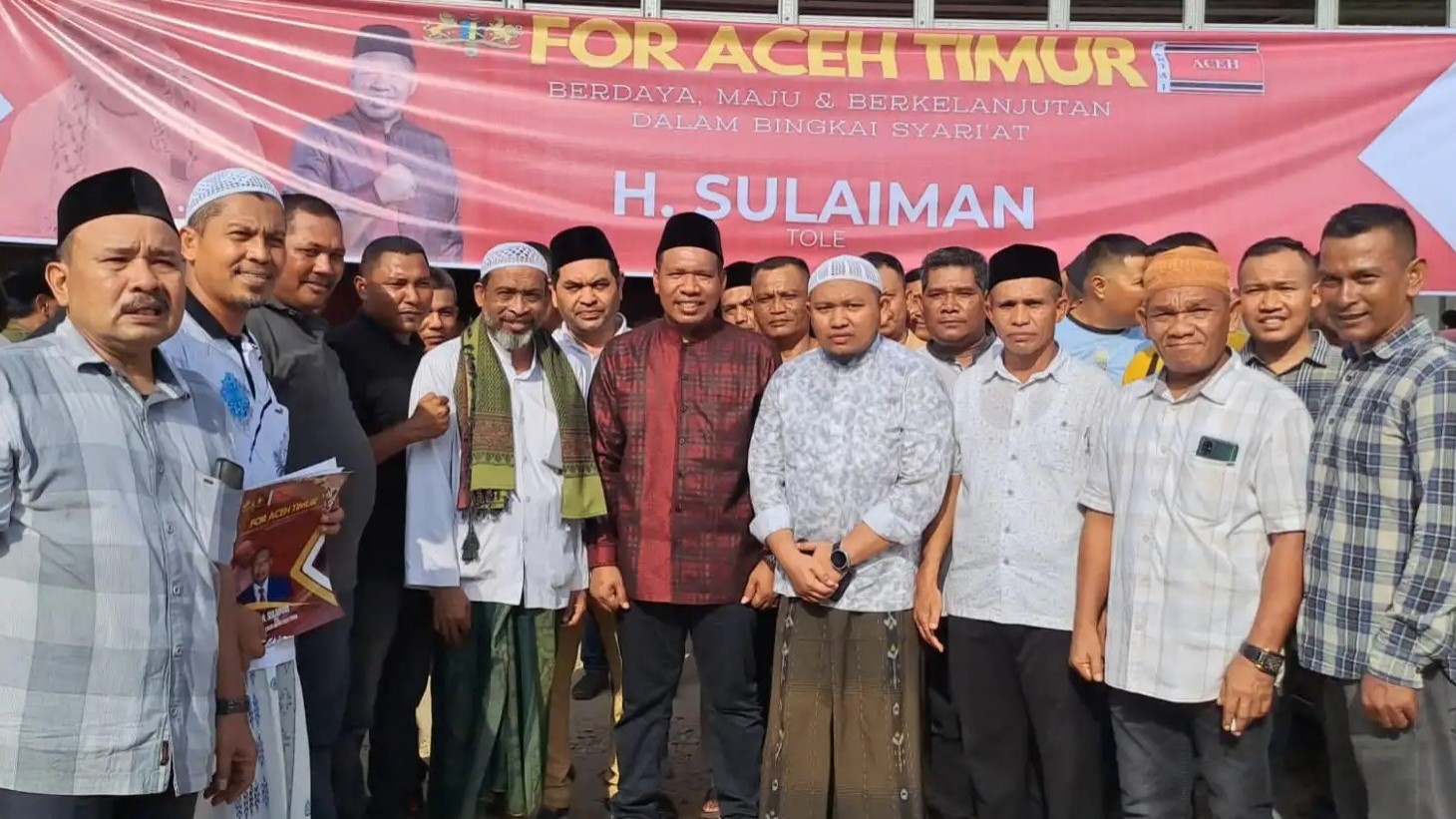 Didampingi Ulama, Haji Tole Antar Berkas Pendaftaran Bacalon Bupati Aceh Timur 2024-2029