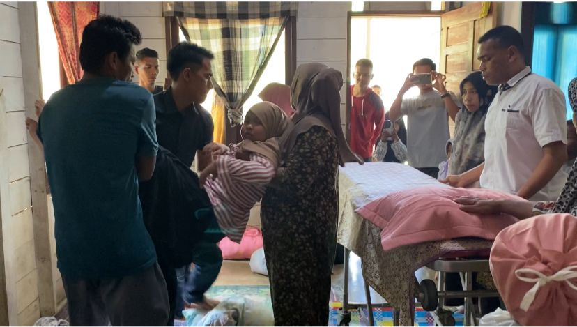 Haji Uma Bantu Biaya Pengobatan Yatim Asal Aceh Utara