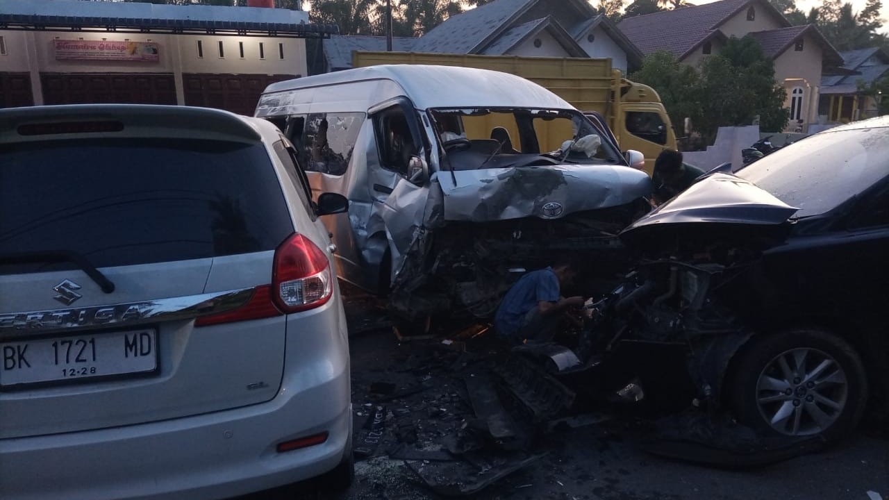 Tiga Mobil Terlibat Kecelakaan Beruntun Di Aceh Timur