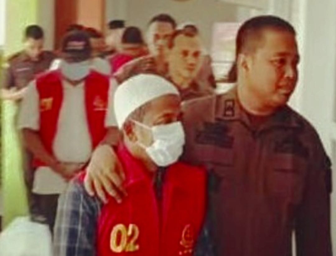 Kejari Langsa Tahan Empat Tersangka Korupsi Proyek Pusong Ke LP Kls II B Langsa.