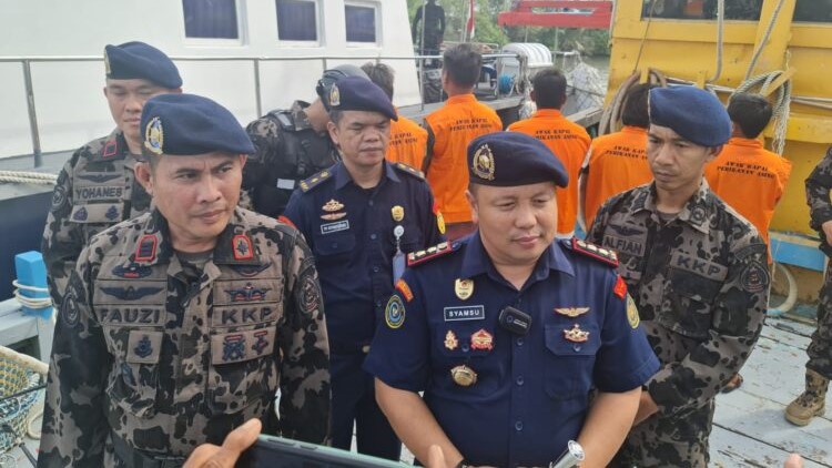 Curi Ikan Di Selat Malaka, KIA Berbendera Malaysia Ditangkap, Stasiun PSDKP Belawan Selamatkan Kerugian Negara 6,2 Milyar Per Tahun Curi Ikan Di Selat Malaka, KIA Berbendera Malaysia Ditangkap, Stasiun PSDKP Belawan Selamatkan Kerugian Negara 6,2 Milyar Per Tahun