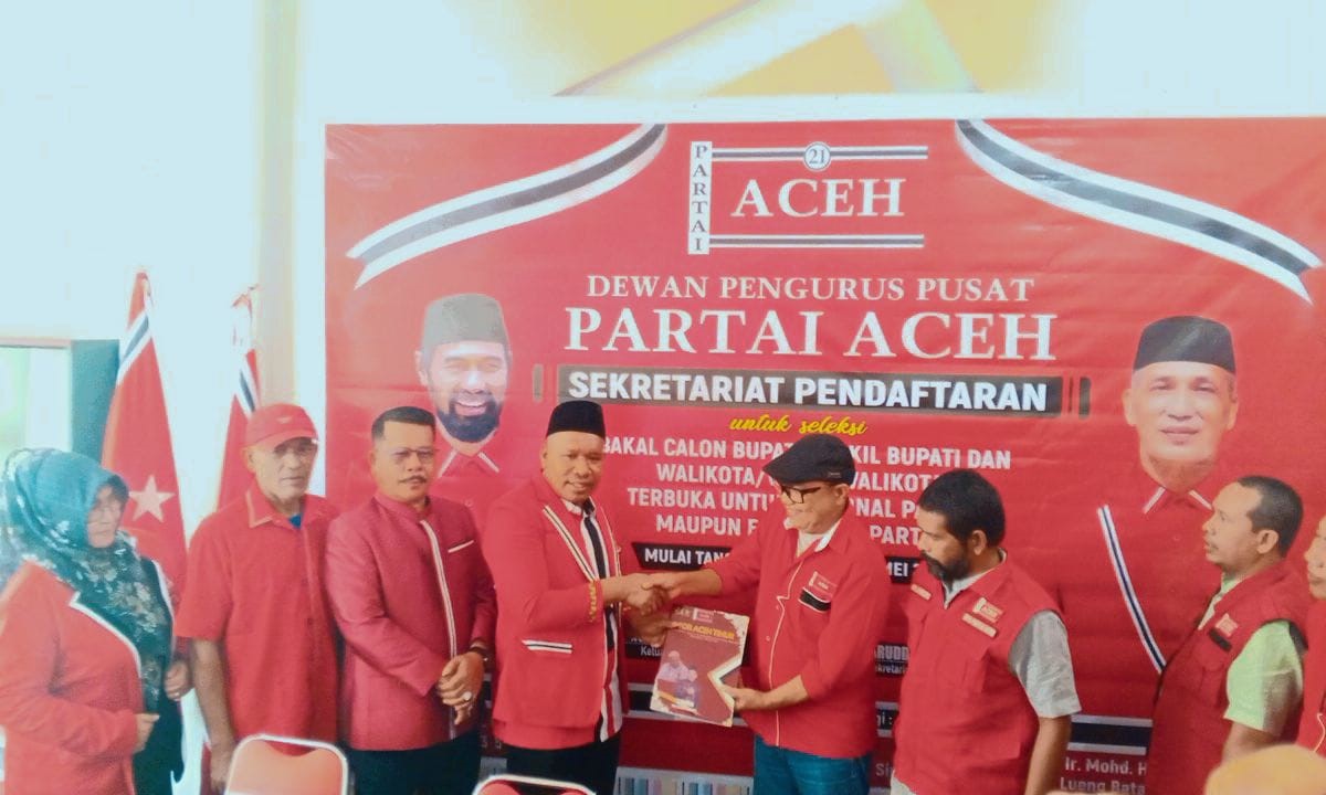 Didampingi KPA - Aceh Timut, Haji Tole Daftar Diri Sebagai Bacalon Bupati Aceh Timur 2024-2029 ke DPP Partai Aceh